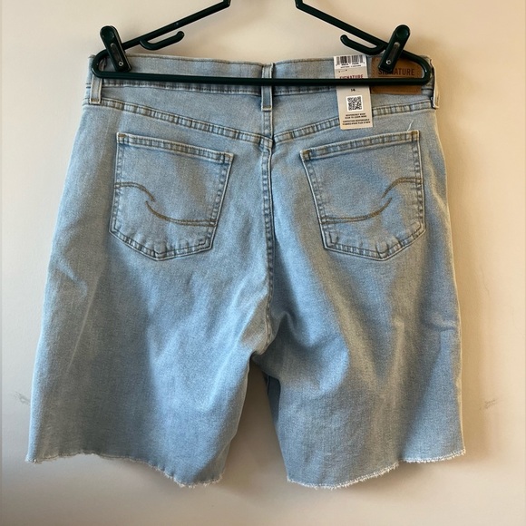NWT Levi’s High-rise Bermuda Denim Shorts (Size 14) - Picture 8 of 8